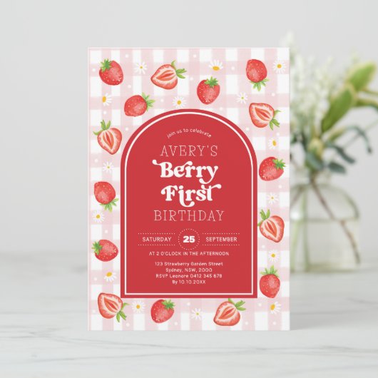 Rode aardbeienbes Eerste 1e verjaardagsfeestje Kaart (Staand voorkant)