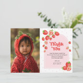 Rode aardbeienbes Eerste Verjaardag Foto Bedankkaart (Staand voorkant)