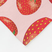 Rode aardbeienfruitpatroon op lichtroze fleece deken (Hoek)