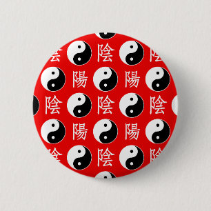 Rode achtergrond Chinees Yinyang patroon Ronde Button 5,7 Cm
