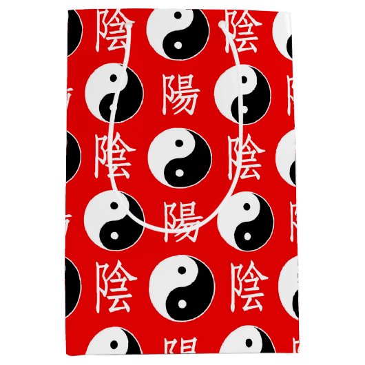 Rode achtergrond Chinese Yinyang-patroon Medium Cadeauzakje (Voorkant)