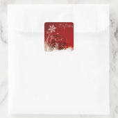 Rode achtergrond met kerstbal vierkante sticker (Tas)