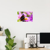 Rode admiraalvlinder op bloem Poster (Thuiskantoor)
