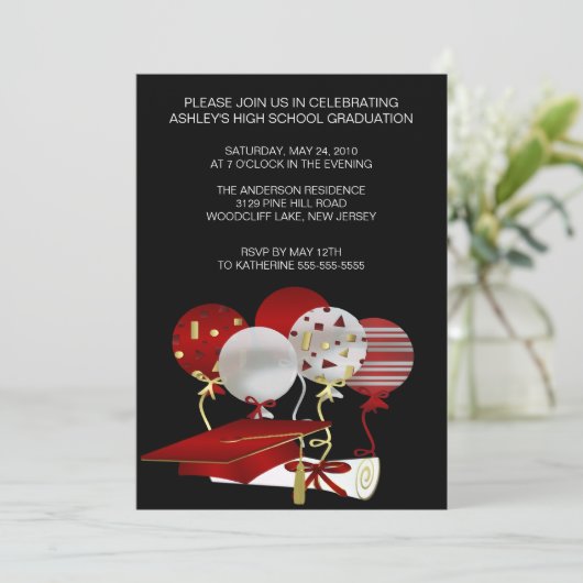 Rode Afstudeerder Pet Foto Afstuderen Uitnodiging (Staand voorkant)