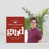 Rode afstuderen foto simpele moderne gedurfde typo aankondiging (Staand voorkant)