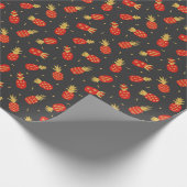 Rode ananas, glitter, zwarte achtergrond. cadeaupapier (Hoek)