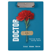 Rode Anjer Aangepaste Naam Klembord voor Doctor (Voorkant)