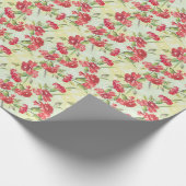 Rode anjers op groen met vlinders cadeaupapier (Hoek)