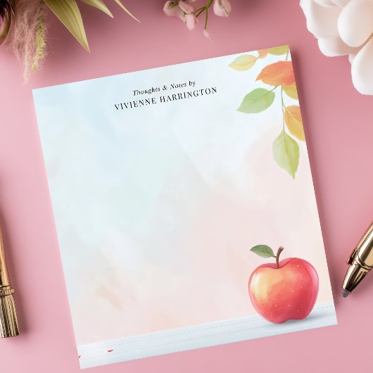 Rode appel en herfstbladeren gepersonaliseerd notitieblok