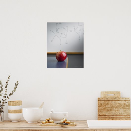 Rode appel op het bureau van de leerkrachten poster (Keuken)