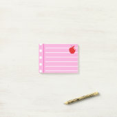 Rode appel roze noten post-it® notes (Op bureau)