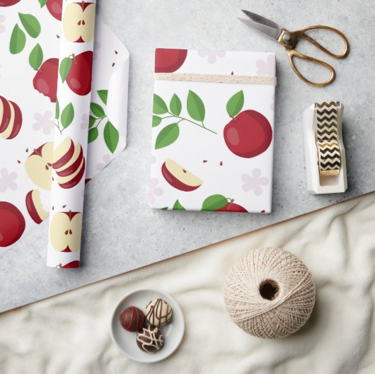 Rode appels, bloesems en groen patroon cadeaupapier (Crafts)