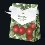 Rode Appels Bruiloft | Dank je Bedankdoosjes<br><div class="desc">Rode appels hangen tussen groene bladeren.</div>