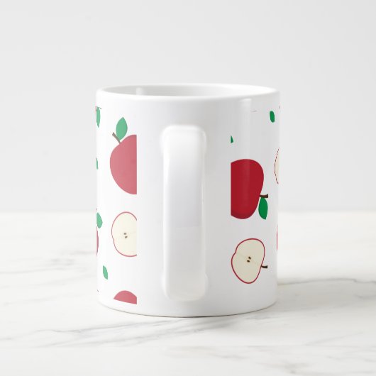 Rode appels en gesneden appels grote koffiekop (Achterkant)