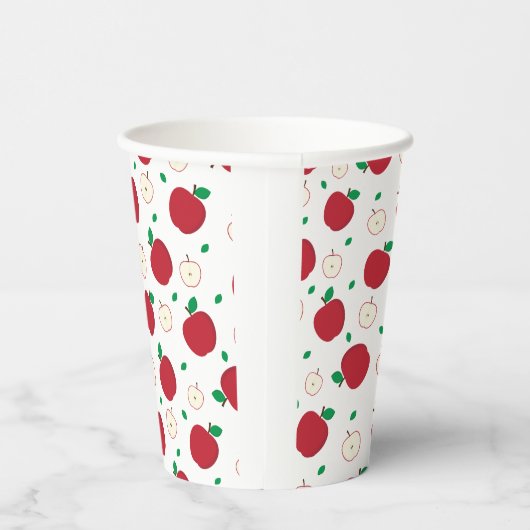Rode appels en gesneden appels papieren bekers (Rechts)