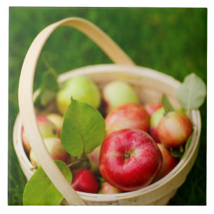 Rode appels in een mand tegeltje