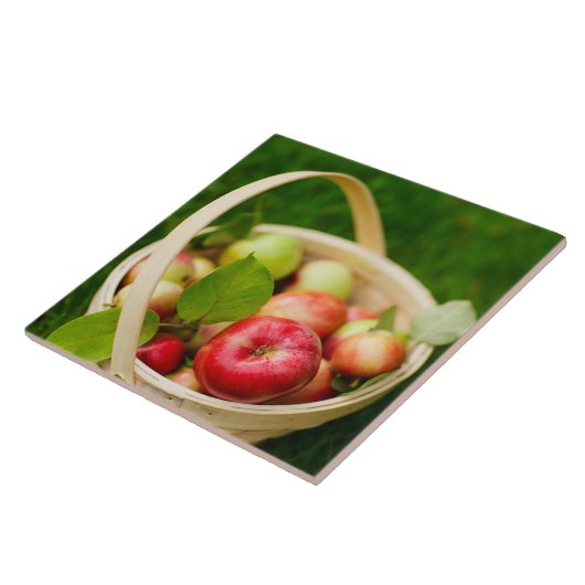 Rode appels in een mand tegeltje (Zijkant)