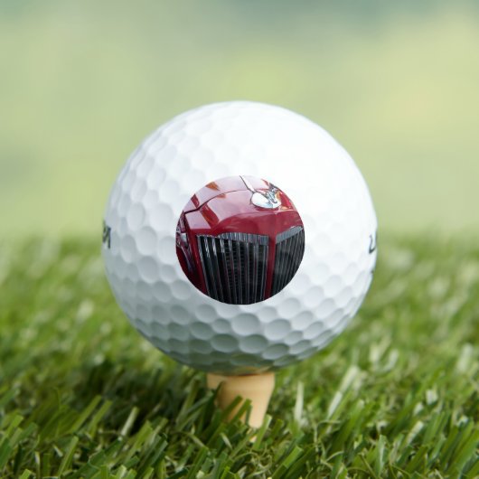 rode auto met chroom ornament golfballen (Insitu Shirt)