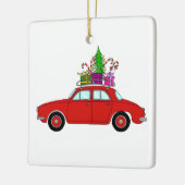 Rode auto met kerstcadeaus keramisch ornament (Links)
