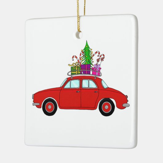 Rode auto met kerstcadeaus keramisch ornament (Links)