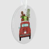 Rode auto met kerstcadeauversiering ornament (voorkant)
