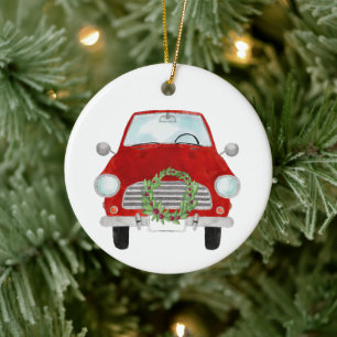 Rode auto met kerstkrans keramisch ornament