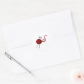 Rode bal van garen ronde sticker (Envelop)
