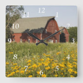 Rode Barn en gele wilde bloemen Vierkante Klok (Voorkant)