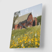 Rode Barn en gele wilde bloemen Vierkante Klok (Hoek)