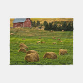 Rode Barn, hooibalen, Albion, Palouse, gebied 2 Fleece Deken (Voorkant (Horizontaal))