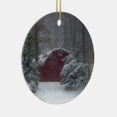 Rode Barn in de sneeuw Keramisch Ornament (Rechts)