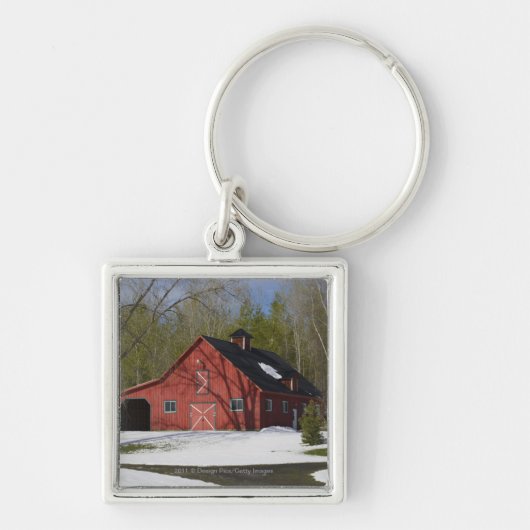 Rode Barn in de winter Sleutelhanger (Voorkant)