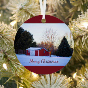 Rode Barn in het sneeuwOrnament Metalen Ornament