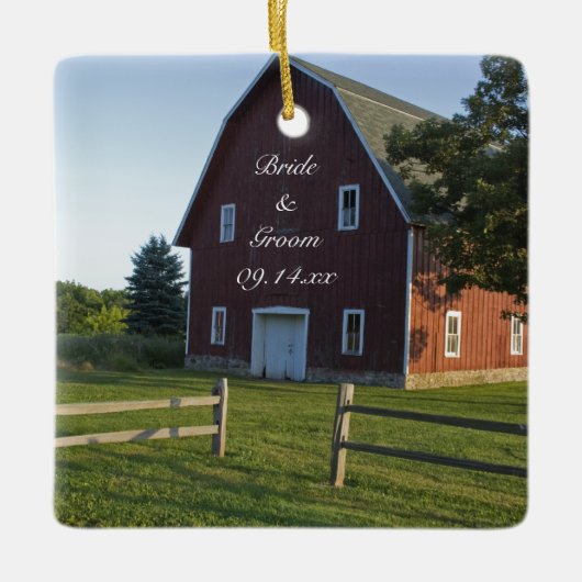 Rode Barn met Verloving van het hek-land Keramisch Ornament (Voorkant)