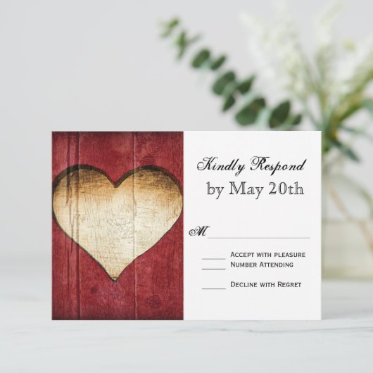 Rode Barn Wood Heart Country Weddenschap RSVP-kaar RSVP Kaartje (Staand voorkant)
