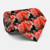 rode begonia bloemen stropdas (Opgerold)