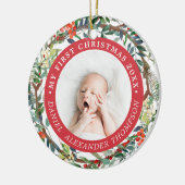 Rode bessen dennennaaldkrans Baby 1e Kerstmis Keramisch Ornament (Links)