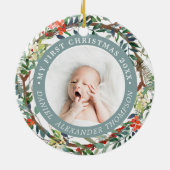 Rode bessen dennennaaldkrans Baby 1e Kerstmis Keramisch Ornament (Achterkant)