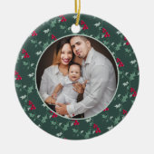 Rode bessen groene holly bladeren Kerstmis foto Keramisch Ornament (Voorkant)
