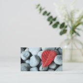 Rode bladeren en stenen visitekaartje (Staand voorkant)