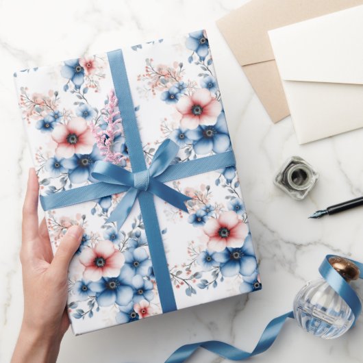 Rode & Blauwe Bloemen op Wit Cadeaupapier (Geschenken)