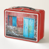 Rode, blauwe en grijze wand, deur en raam (Voorkant)