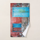 Rode, blauwe en grijze wand, deur en raam bad handdoek (Handdoek)