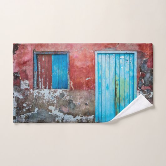 Rode, blauwe en grijze wand, deur en raam bad handdoek (Handdoek)