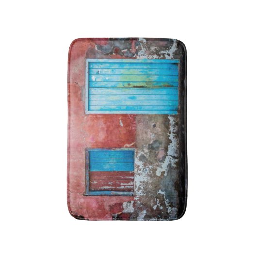 Rode, blauwe en grijze wand, deur en raam badmat (Voorkant Verticaal)