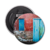 Rode, blauwe en grijze wand, deur en raam button flesopener (Voorkant)