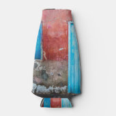 Rode, blauwe en grijze wand, deur en raam flesjeskoeler (Voorkant)