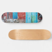 Rode, blauwe en grijze wand, deur en raam persoonlijk skateboard (Horizontaal)