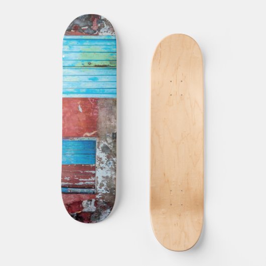 Rode, blauwe en grijze wand, deur en raam persoonlijk skateboard (Voorkant)