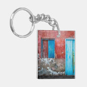 Rode, blauwe en grijze wand, deur en raam sleutelhanger (Voorkant Links)